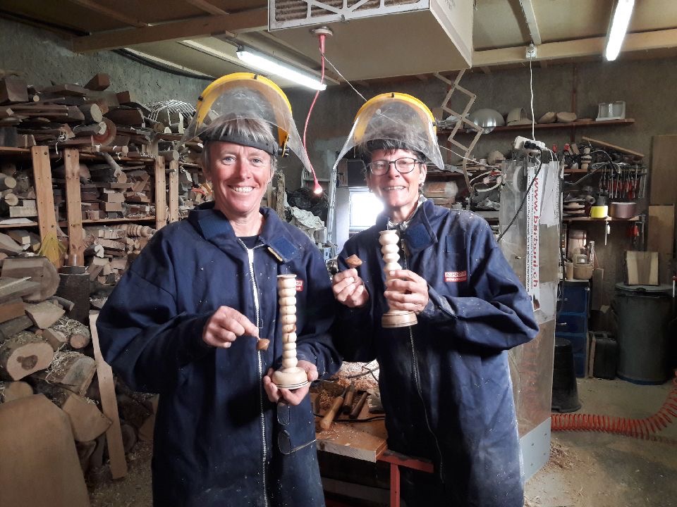 Allievo durante un corso di tornitura del legno alla Vecchia Torneria